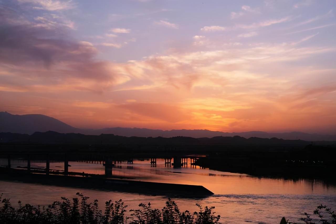 夕陽西下的唯美句子適合發日落的朋友圈 夕陽西下的唯美短句發朋友圈