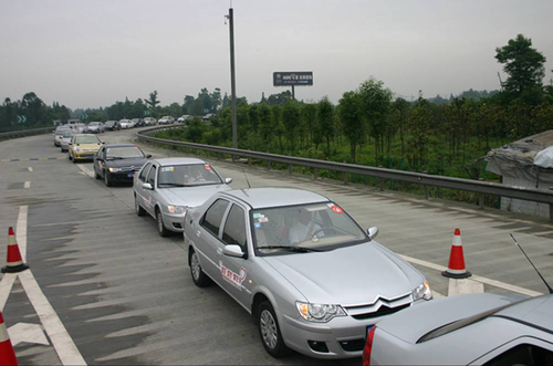 粽行千里愛心永傳 愛麗舍車友會送愛心粽